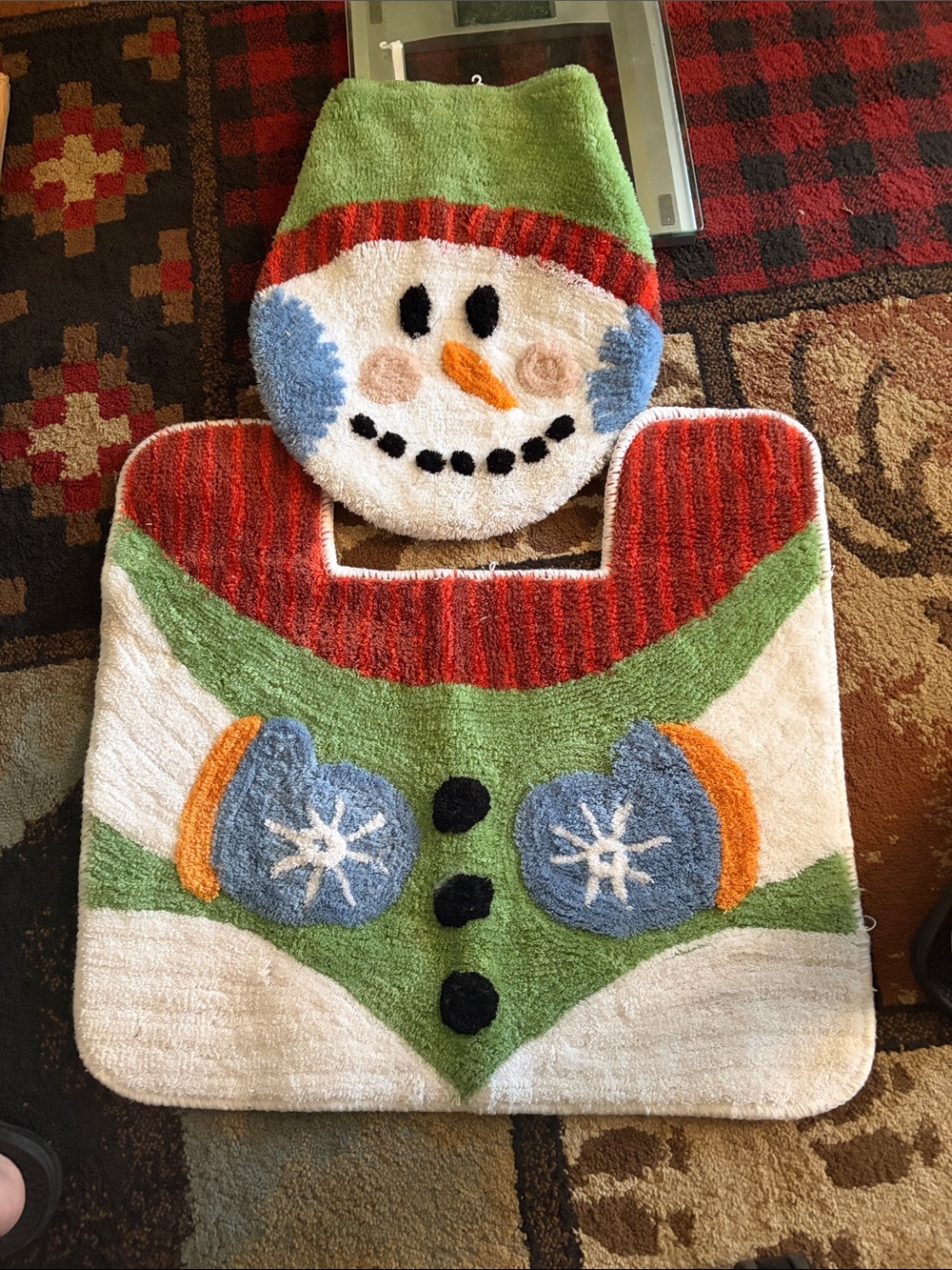 Snowman Holiday Bath Rug Set in Green, Red, and White